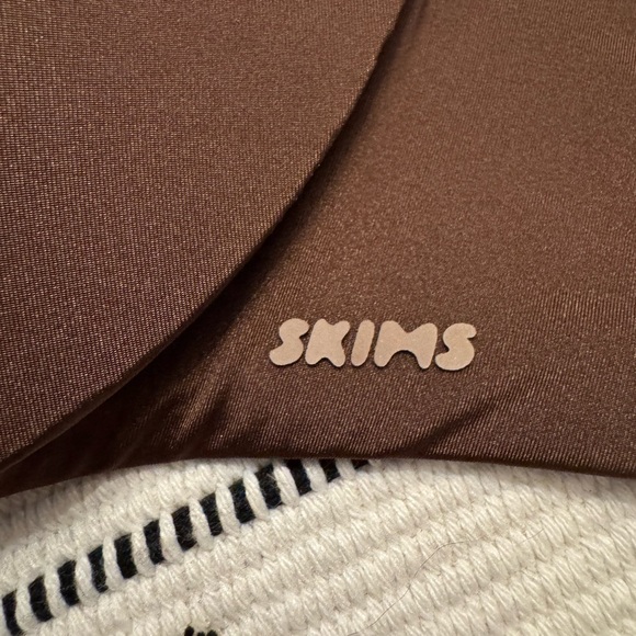 Skims Wireless Form Push Up Bra in Cocoa Size 32DD - Picture 3 of 4